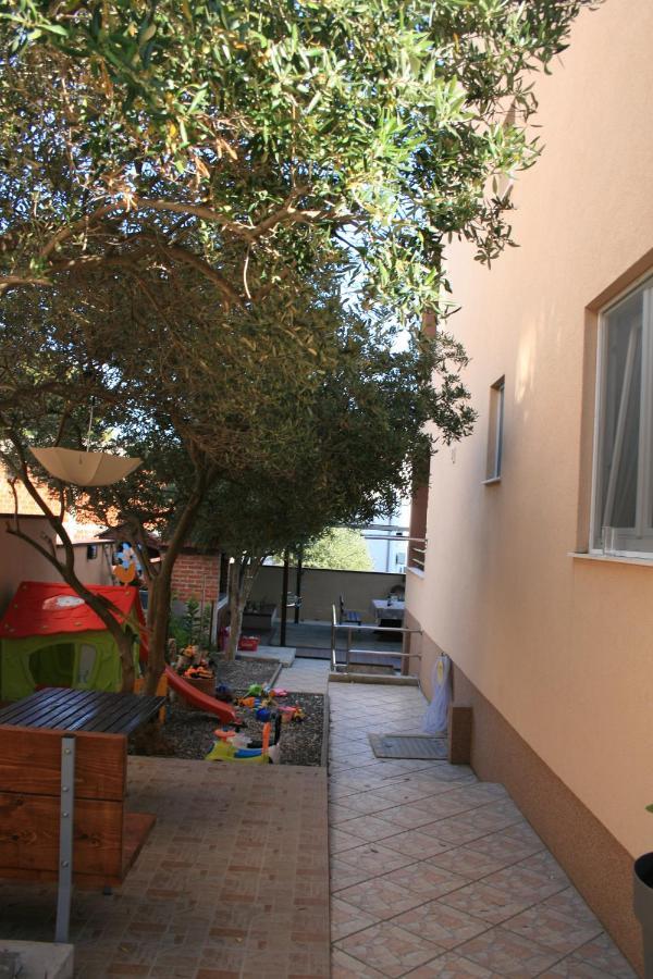 Apartmani Mia Трогир Екстериор снимка