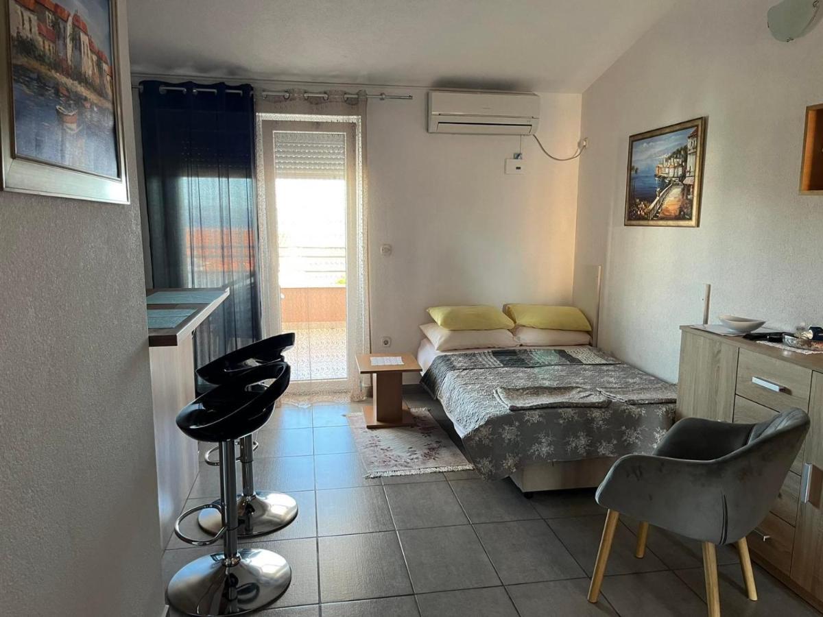 Apartmani Mia Трогир Екстериор снимка